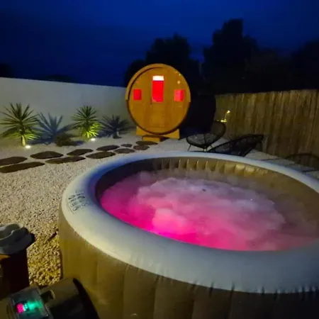 Avec Piscine Et Sauna ヴィラ